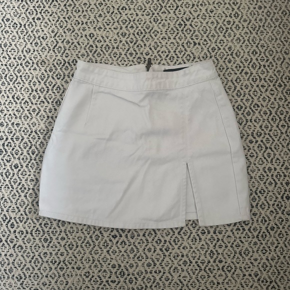 White mini skirt - Picture 1 of 2